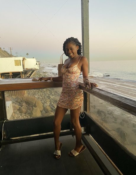 thehazelgrace hot star image