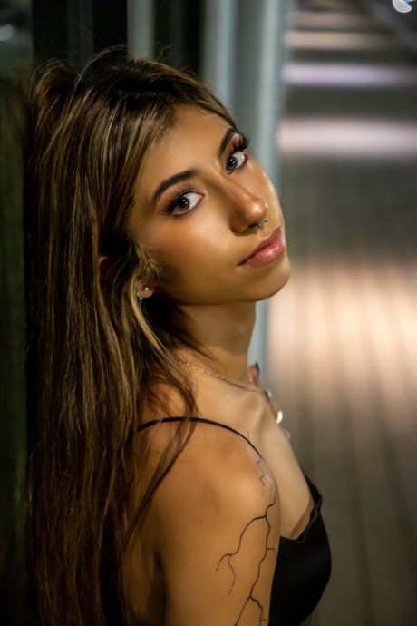 Delia Mandujano_ naked model picture