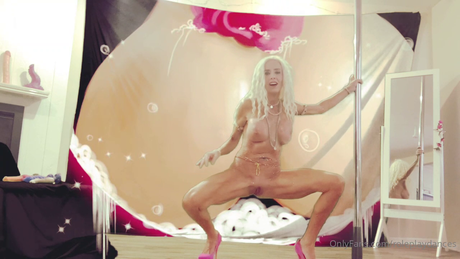 Role Play Dances nudes pornstar gallery