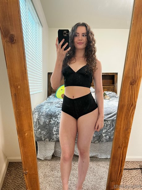 Stella Violet model img