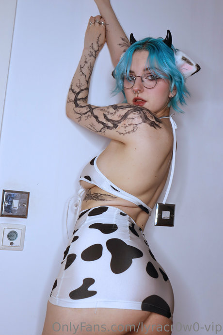 Lyra Crow model nudes image