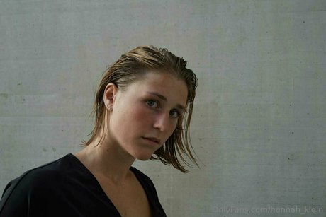 Hannah Klein art model pics