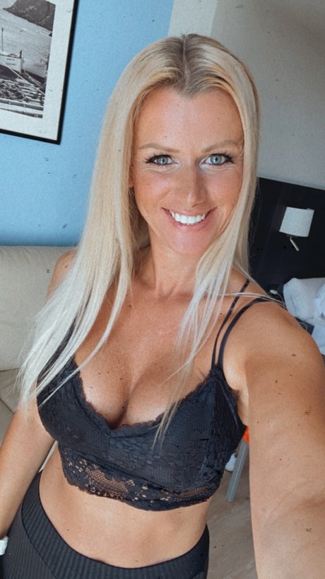 Suny perfect pornstar pictures