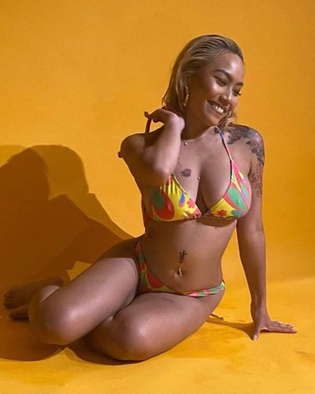 Victoria Kuang_ hot star images