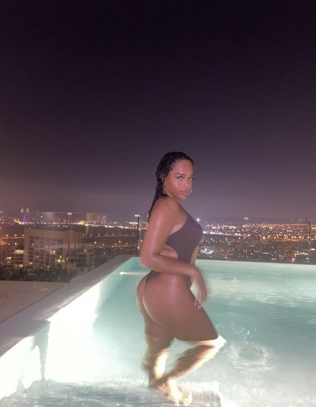 Bayliebleu sexy model picture