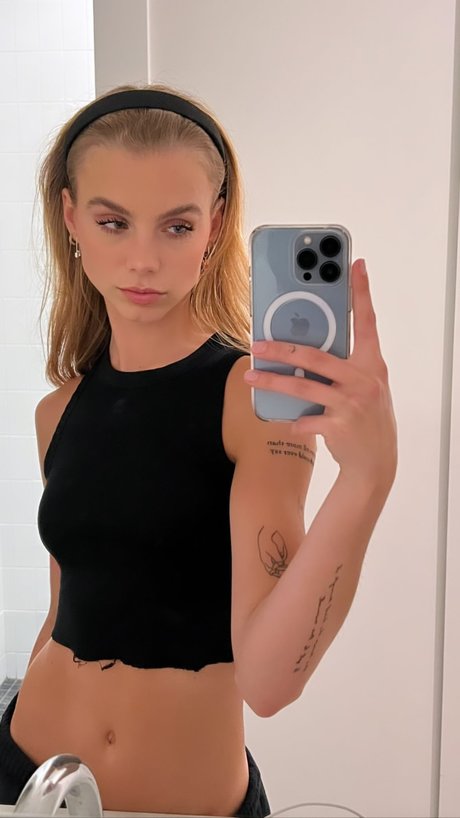 Anna Shumate model art img