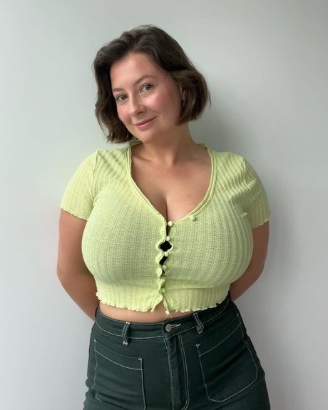 Bel Larcombe pornstar exclusive pics