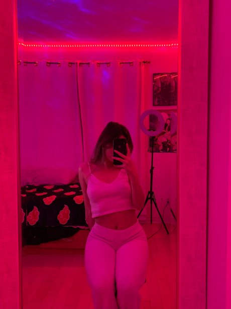 Mimisemaan model exclusive pics