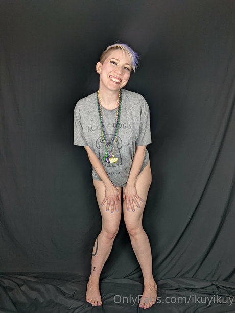 Ikuy Cosplayer naked star photo