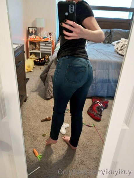 Ikuy Cosplayer model adult photos