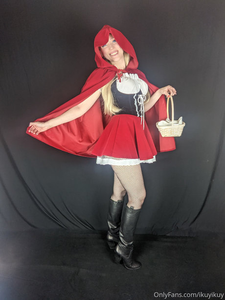 Ikuy Cosplayer beautiful actress photo