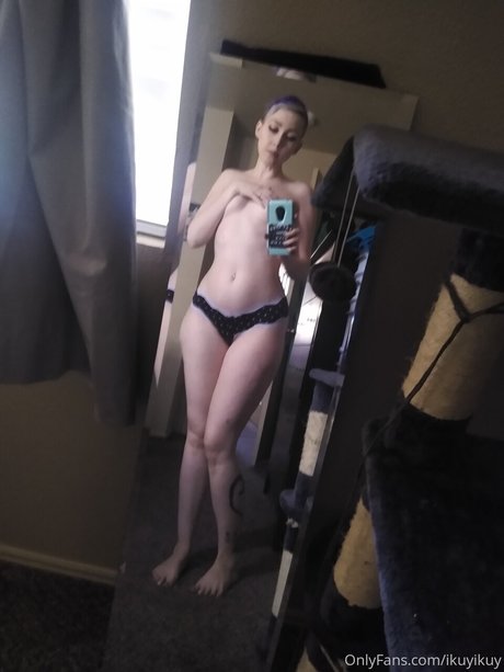 Ikuy Cosplayer erotic model images