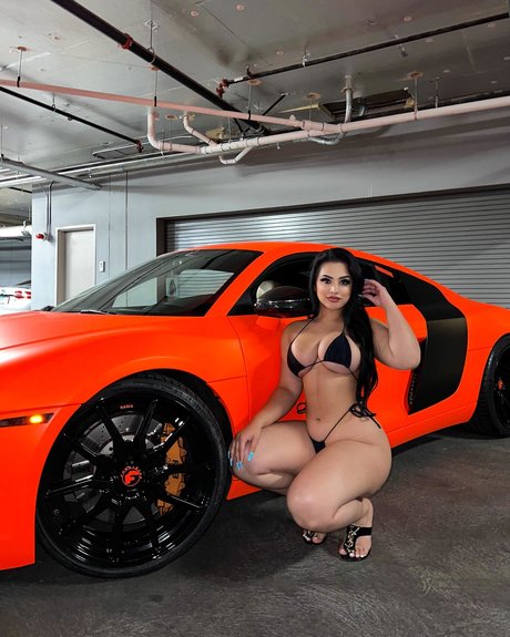 Nadia Khar art model photo