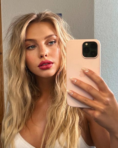 Alexa Breit porn model picture