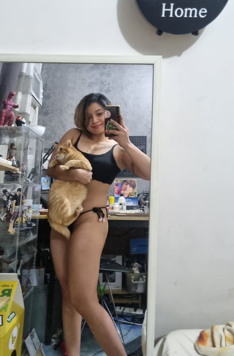 Nyaaati model beautiful galleries