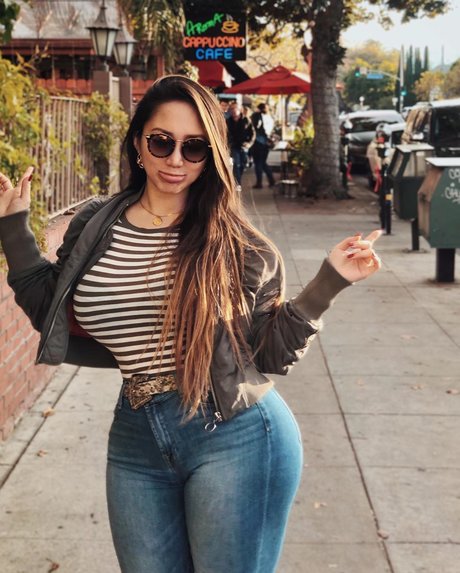 Dajin model naked pictures