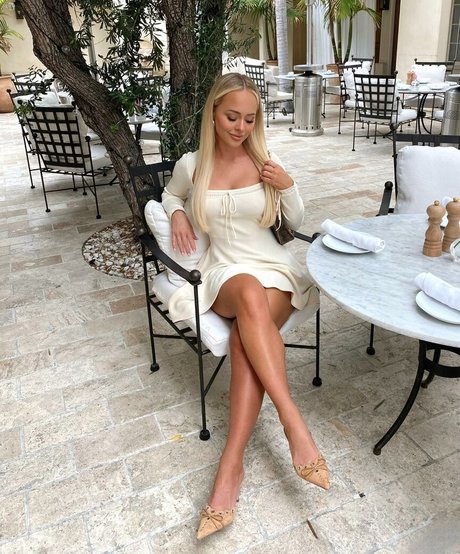 Allie Auton pretty star img