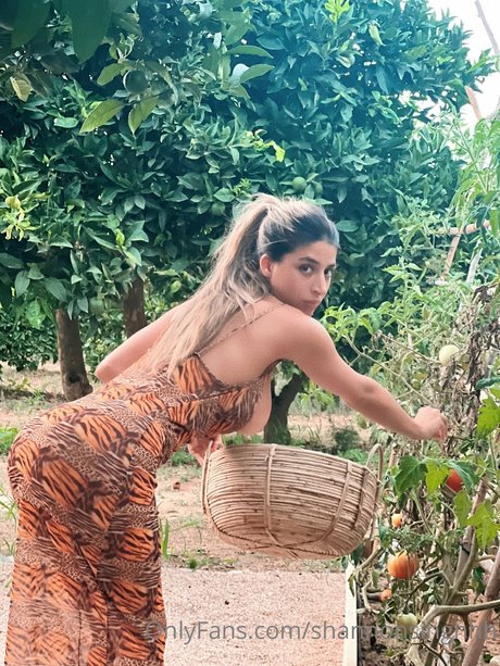 Shannon Singh art actress photos