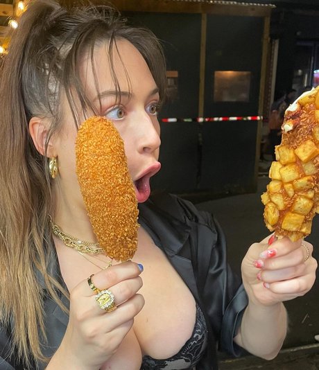 Elsie Hewitt pornstar sexy photos