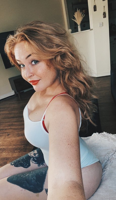 Little red x model exclusive pic