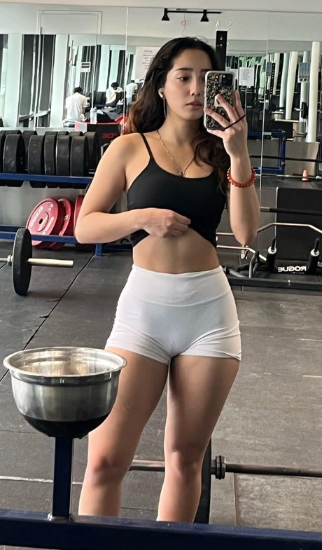 Sabrina Pezeshkian_ model beautiful pictures