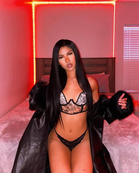 Alyanna Joelle naked pornstar galleries