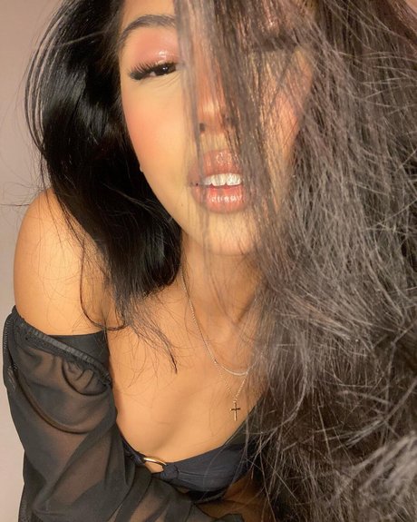 Alyanna Joelle porn model picture