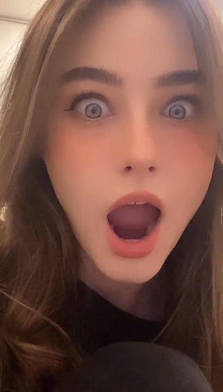 Dasha Taran_ nice actress image