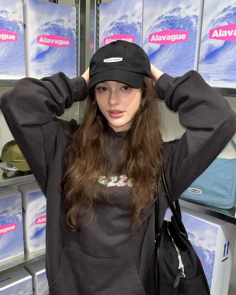 Dasha Taran_ naked actress pictures