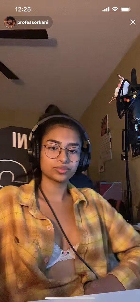 Kani Rosi adult actress gallery