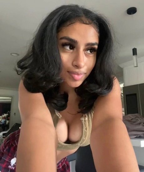 Kani Rosi model pretty galleries