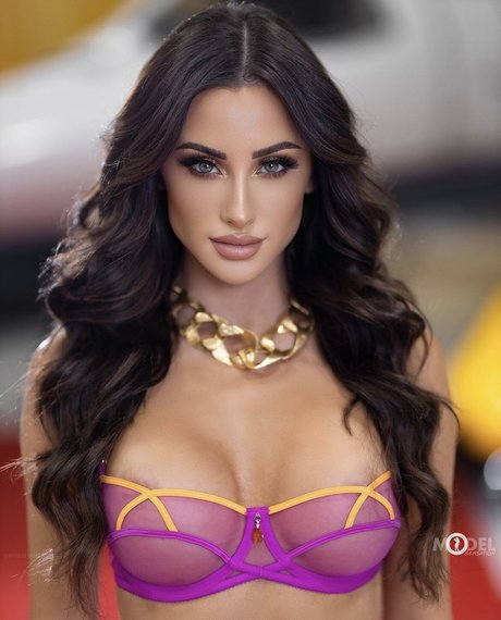 Hanna Carter model art img