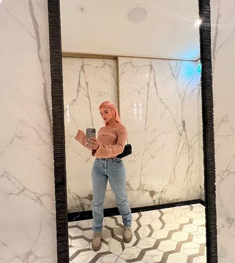 Sab Zada adult model images