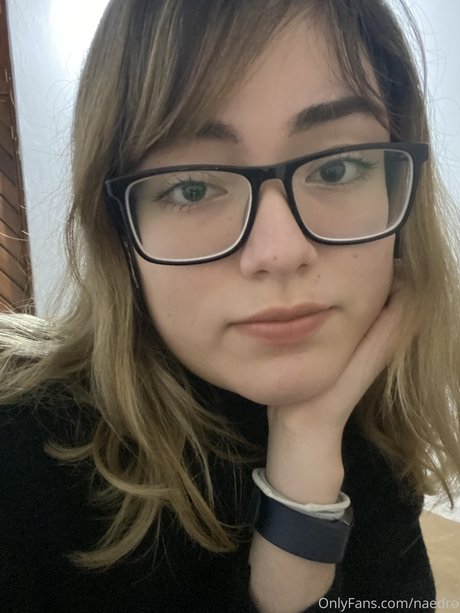 Dronae Naedro sex model archive