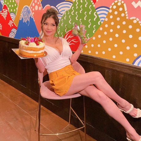 Vicki Li model erotic gallery