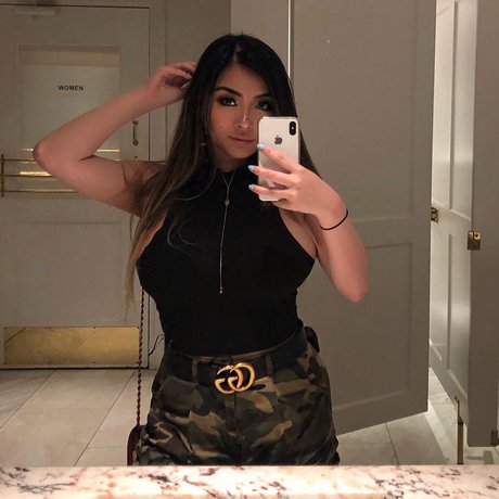 Vicki Li nude model images