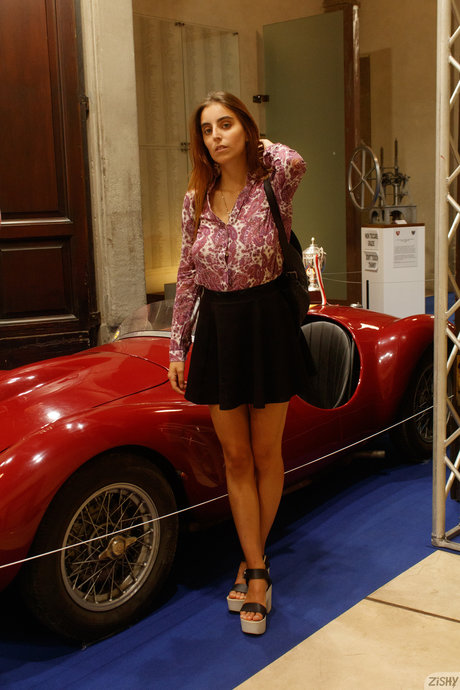 Aurora Mineo_ pretty model picture