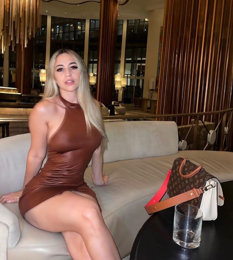 Mariam Olivera sexy model image