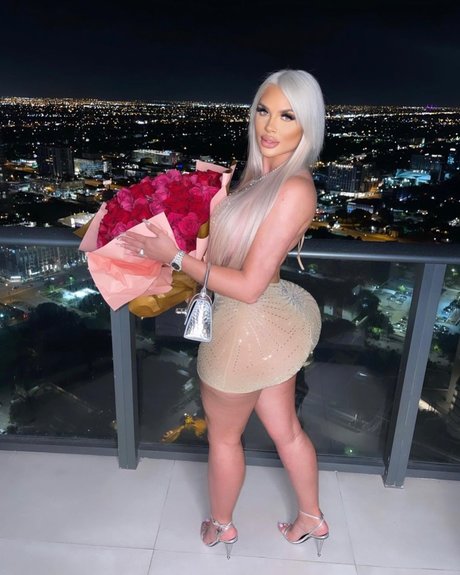 Mkbeellaa model adult pics