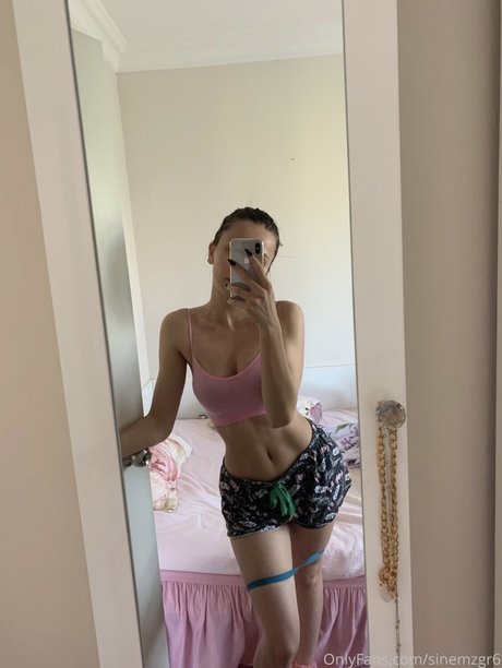 Sinem Ozgur model naked photos