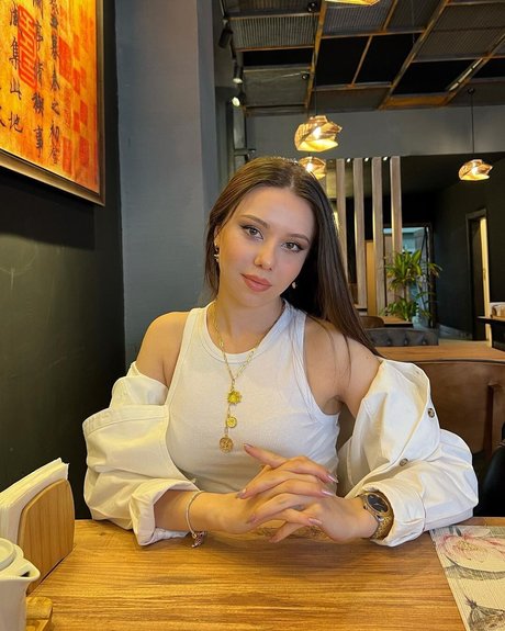 Sinem Ozgur high quality model photo