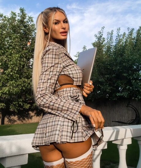 Baronova Tati_ pornographic model pics