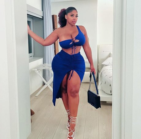 Shadee Monique star adult img