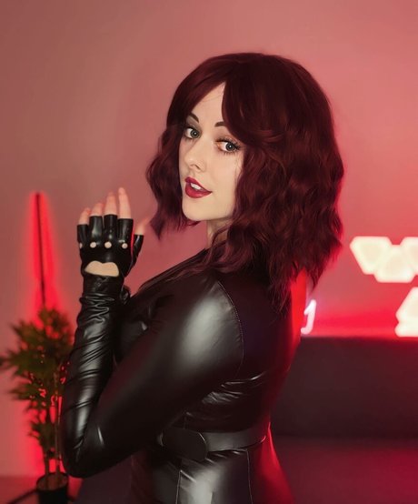 Juicyiris erotic model galleries