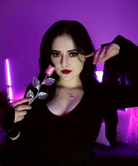 Juicyiris pornstar naked pics