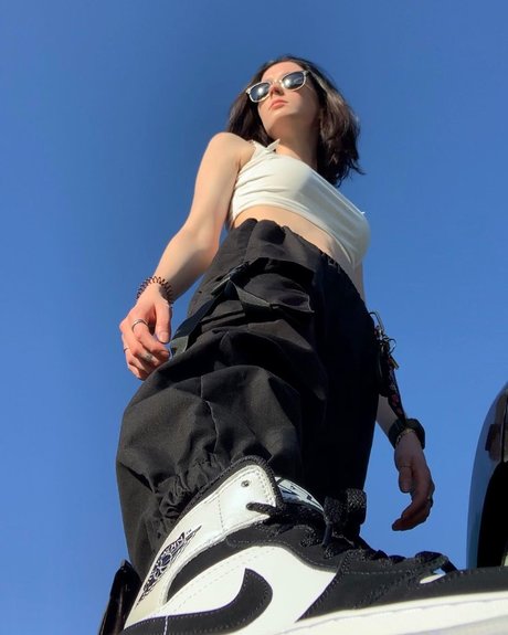 Queen etimy art actress pics