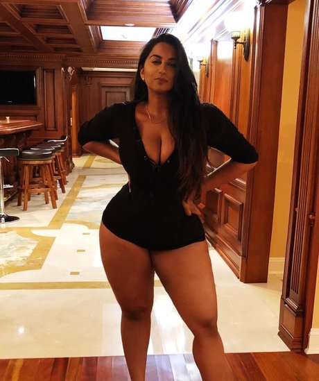 Cynthia Kumar model erotic picture