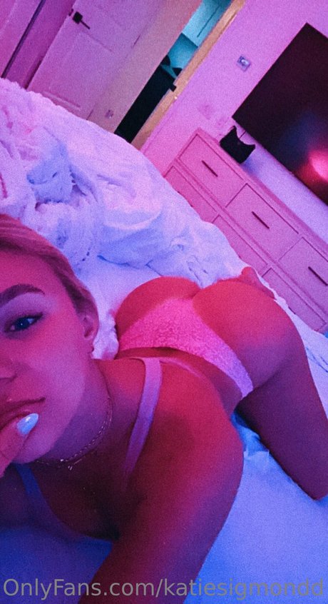 Katie Sigmond beautiful model image