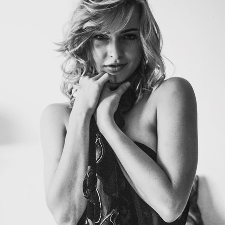 Karina Pennett model hot archive