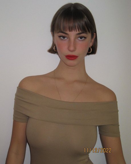 Amelie Manzoli star art gallery